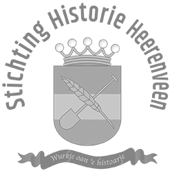 logo stichting historie heerenveen lichtgrijs 250