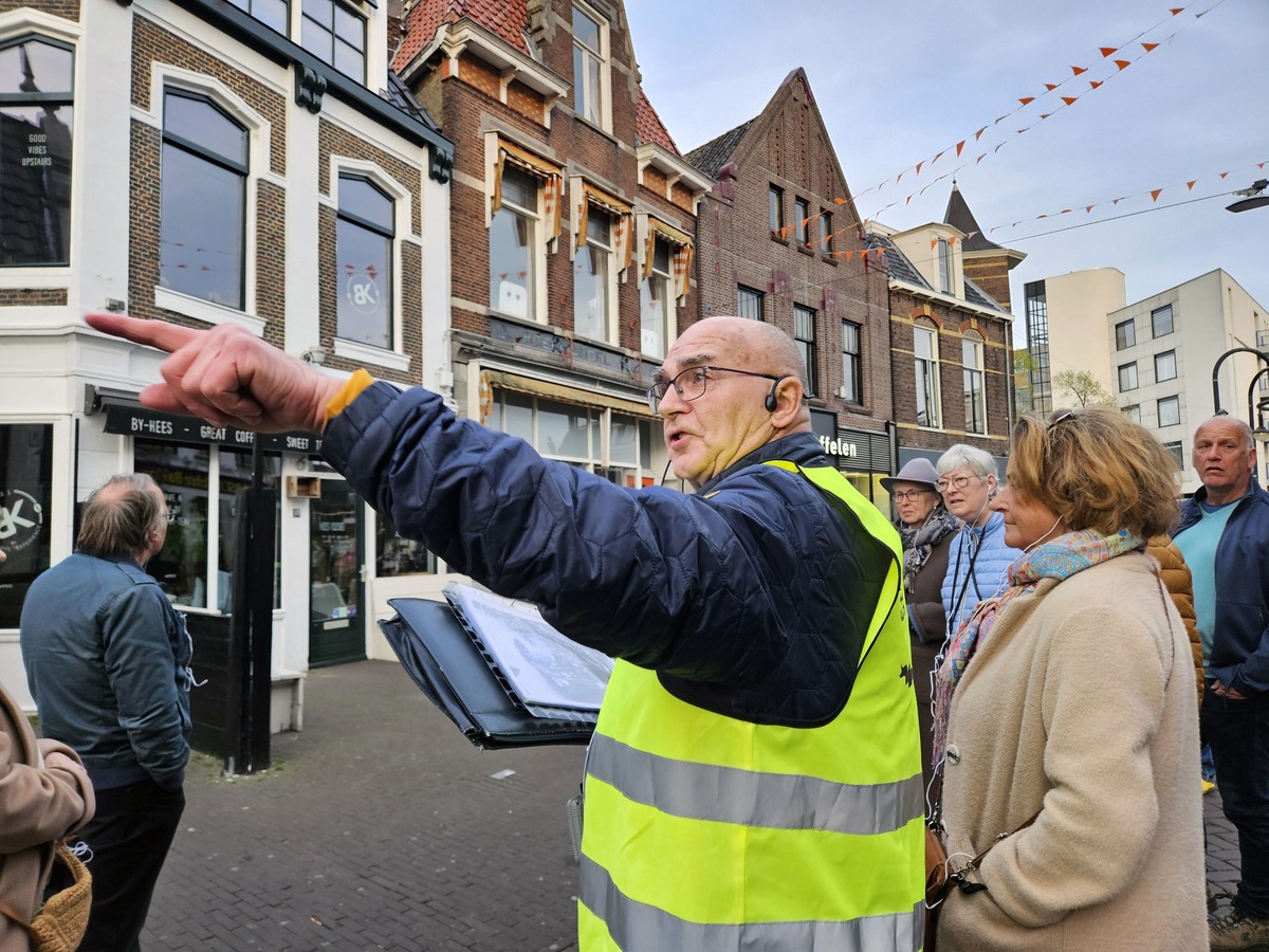 bevrijdingswandeltocht heerenveen gids anne van der laan drukkerij de koerier