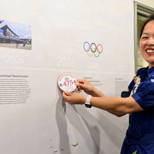 Wethouder Ojanne Chang opent officieel de tentoonstelling over 475 jaar Heerenveen in Museum Heerenveen