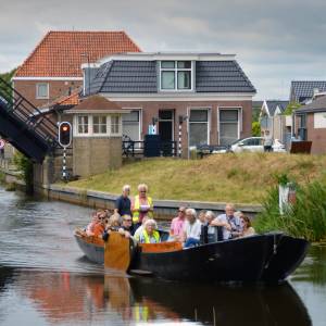 Met-een-zeilpraam-door-de-Heeresloot_original